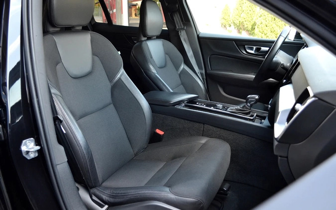 Volvo V60 cena 84900 przebieg: 231260, rok produkcji 2019 z Ćmielów małe 781